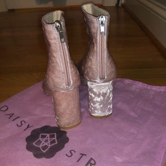 Light pink velvet daisy street heel booties - Picture 4 of 5